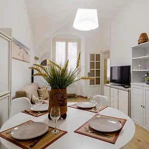 https://corradi-suite-apartment-wifi-smarttv-air-conditioning.hotelitalianriviera.com